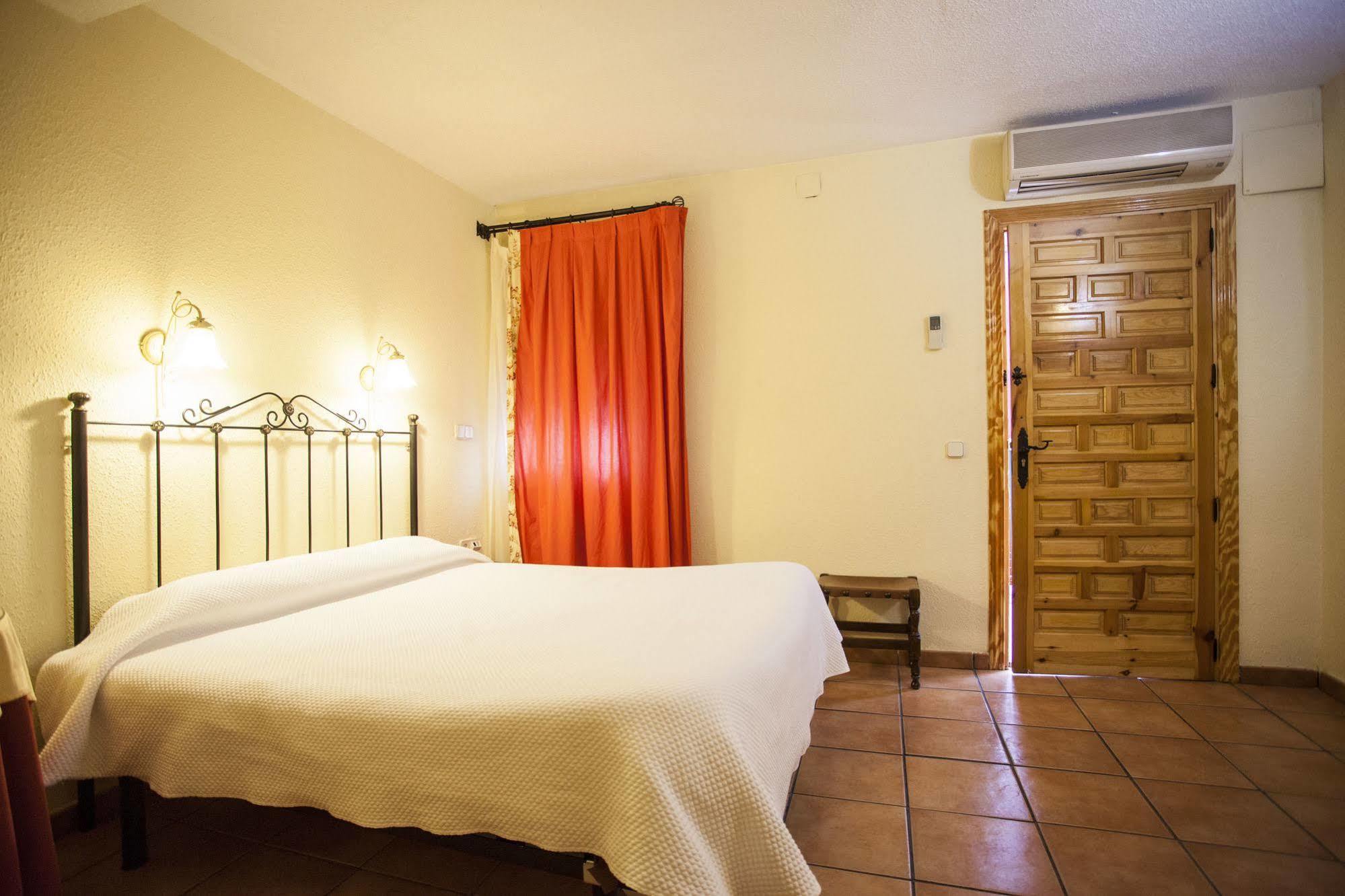 Hostal Castilla Aranjuez Exterior photo